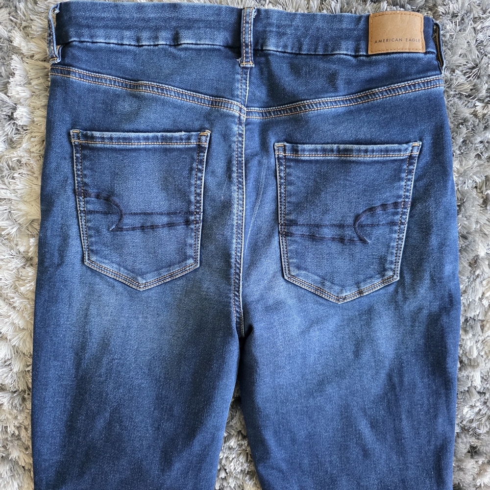 American Eagle Distressed Curvy Hi-Rise Jeggings - Picture 13 of 16